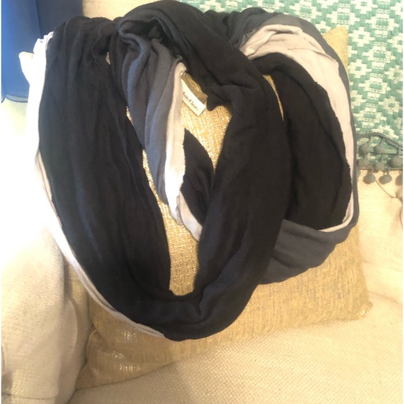 Calvin Klein wrap scarf - Picture 5 of 5